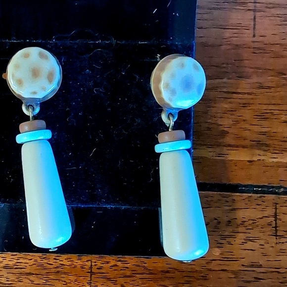 Lot Six (6) Pair Vintage Earrings - Avon - Pearl Enamel Dangle Stud Earrings - Picture 6 of 7